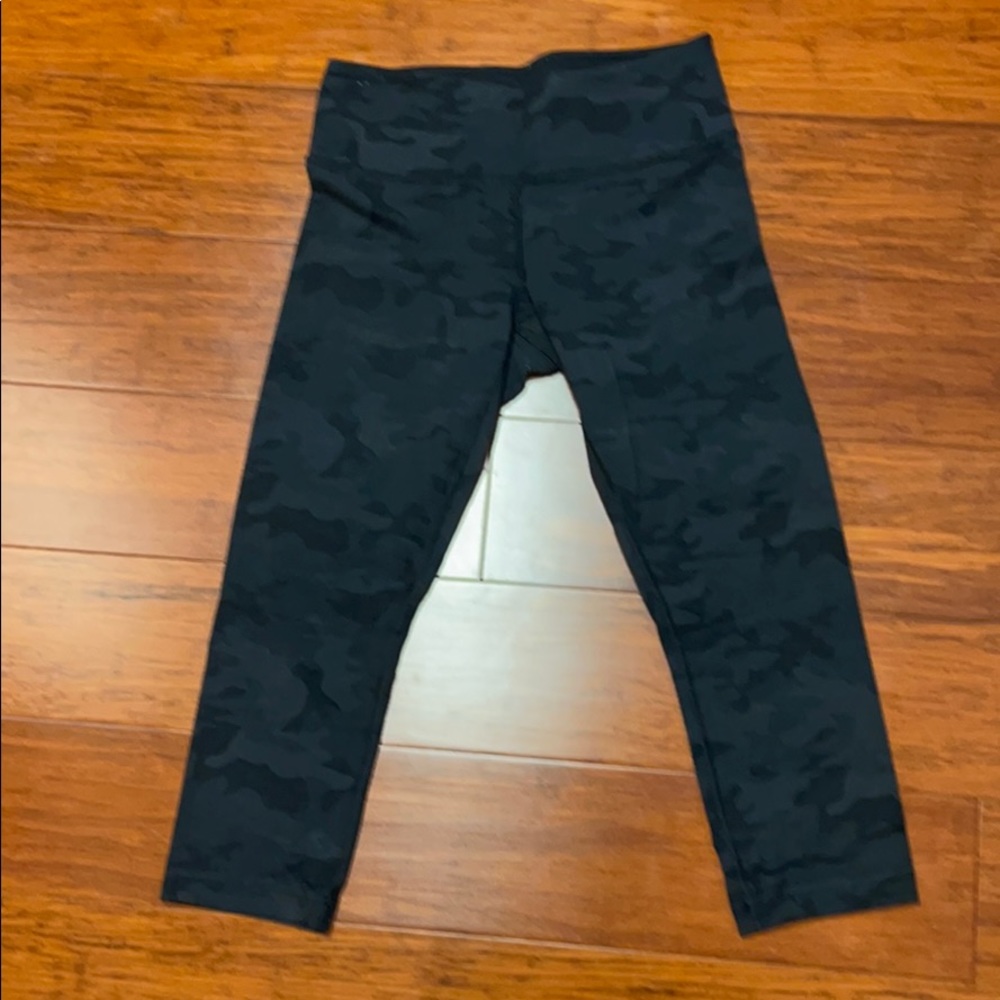 Lululemon black camo wonder unders